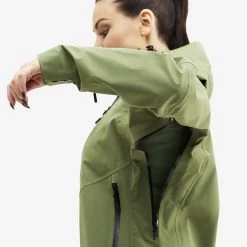 Cyclone Rescue Jacket 2.0 Women Pine Green -RevolutionRace Store 3eb3c0e7 7e58 45fd bcc1 4cb8b3c125ee