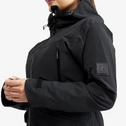 Monsoon Jacket Women Black -RevolutionRace Store 58e6ab7c 0515 42a8 aeaf f69517b6a8f0