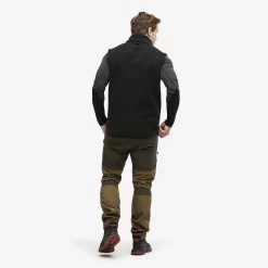 Sherpa Vest Men Caviar -RevolutionRace Store 78f1bc87 962f 428f a1e4 edd6b1ae9b1a