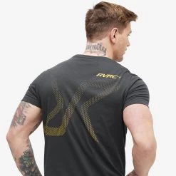 Fat Graphic Tee Men Obsidian/Lemon Curry -RevolutionRace Store 9ce3351f 0ae4 4011 a05e 0da6ec4cc50c