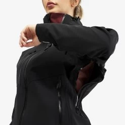 Cyclone Rescue Jacket 2.0 Women Black -RevolutionRace Store b2448237 f9a4 47f6 a62d a9852e7138db